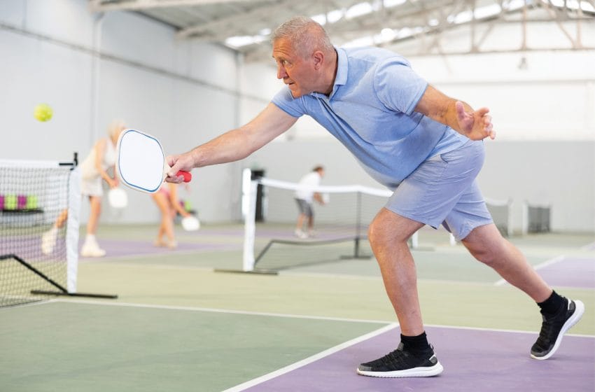  Cómo reducir lesiones en pickleball con una buena posición en la pista